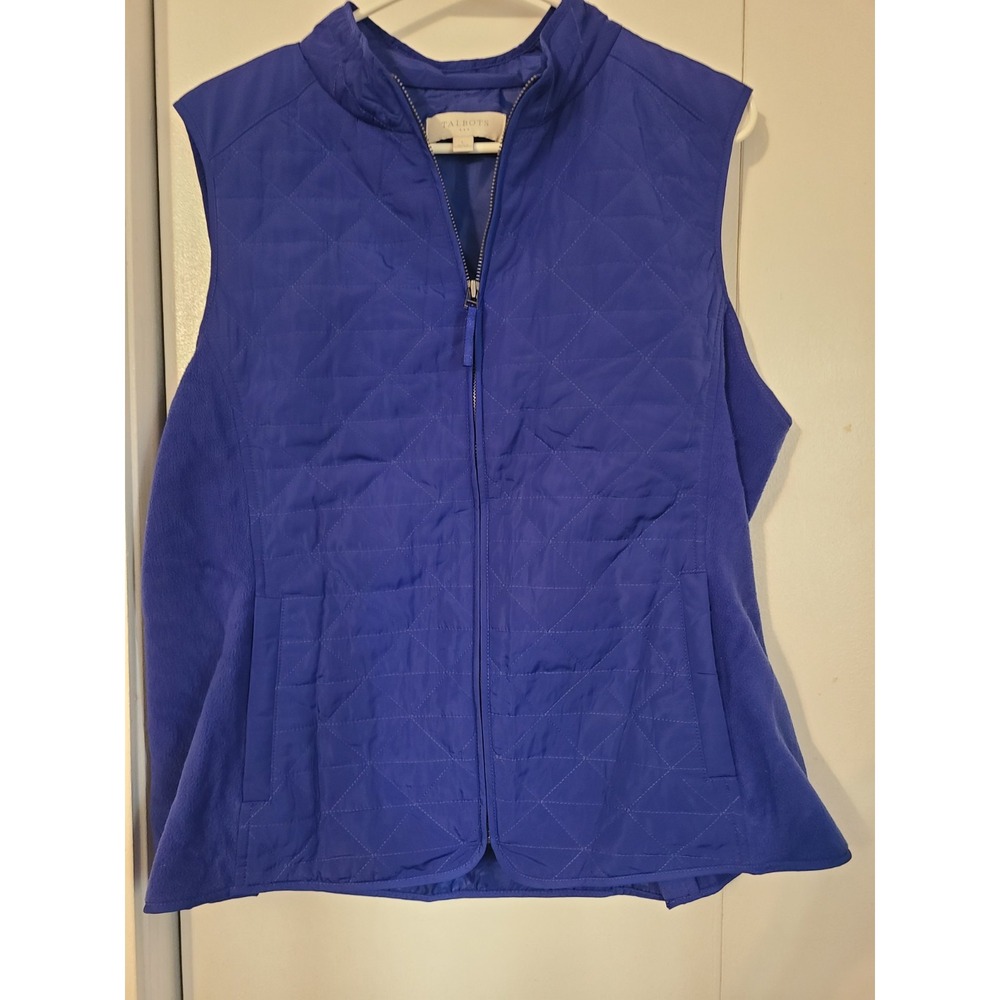 Talbots Quilted Vest In Blue Featuring A Stand Collar and Zip Front. Size Large